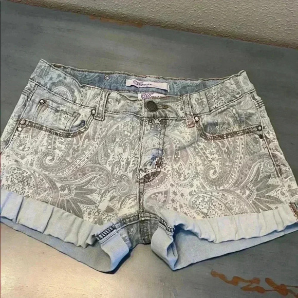 VIGOSS Girls Paisley Patterned Denim Shorts - Picture 1 of 5